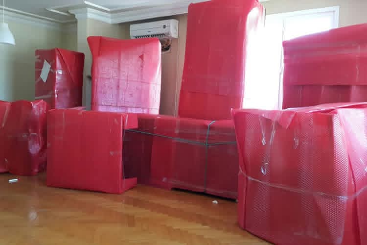 Mobilyaların taşıma öncesi özenle sarılması